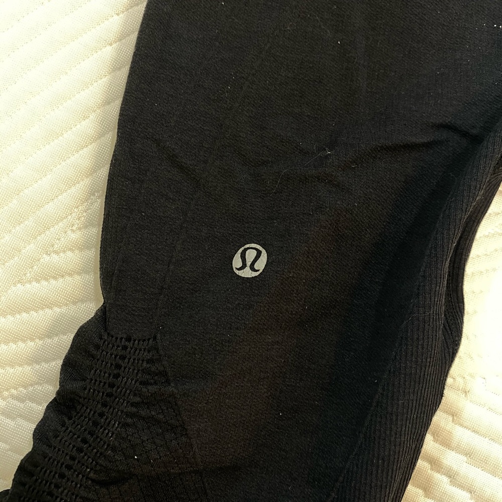LULULEMON In the Flow Crop II - Picture 2 of 2